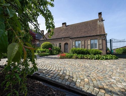                                         Villa te koop in Oetingen, € 680.000
