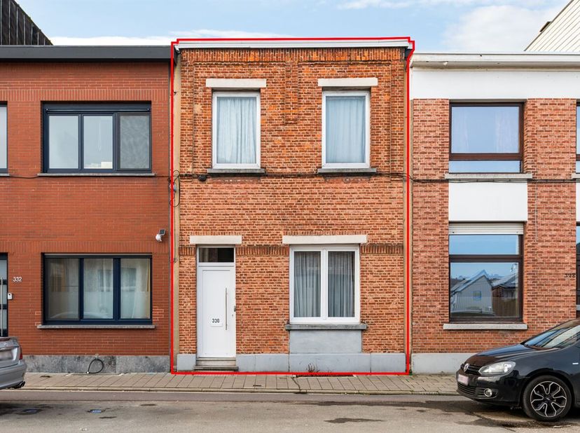 Situation : Cette maison de deux chambres à coucher avec une cour agréable est située dans la Vosstraat à Anvers-Berchem, un quartier résidentiel et c