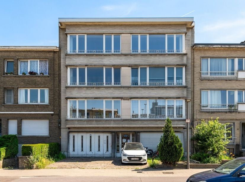 Appartement te koop in Bisschoppenhoflaan 134,
                    2100 Deurne
