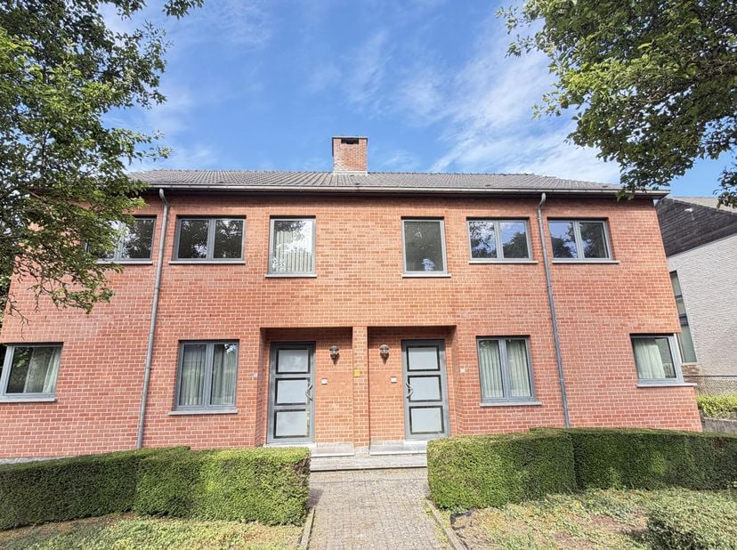 Welkom op Bilzersteenweg 340. Op zoek naar een comfortabel en instapklaar appartement met een uitstekende ligging? Dit ruime en goed onderhouden 1-sla