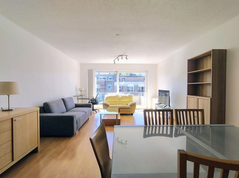 WOLUWE-SAINT-LAMBERT, ideaal gelegen vlakbij het Dumonplein en het metrostation Stockel, prachtig APPARTEMENT (2 slaapkamers/1 badkamer/1 doucheruimte