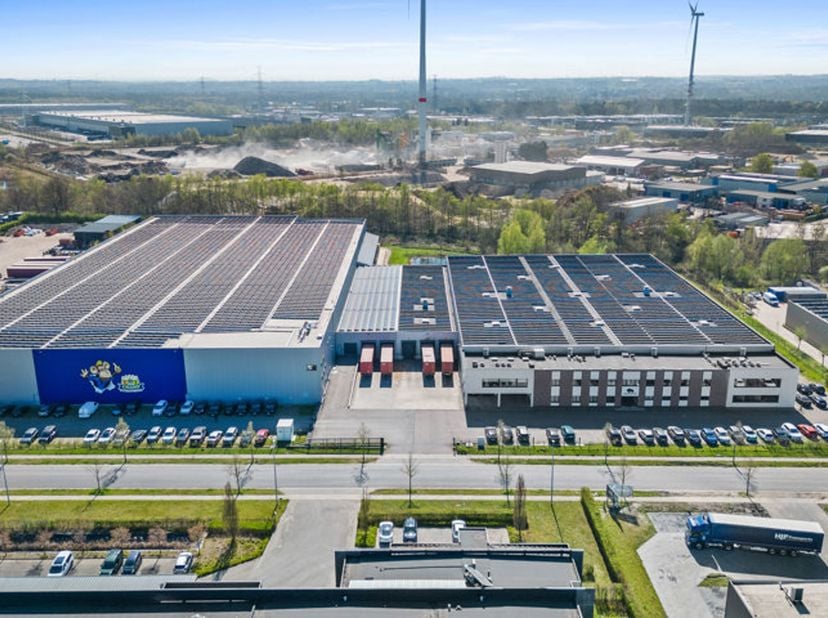 DG Real Estate werd exclusief aangesteld voor de verkoop van dit up to date industriepand gelegen in het Industriepark GENK ZUID.<br />
De ligging tus