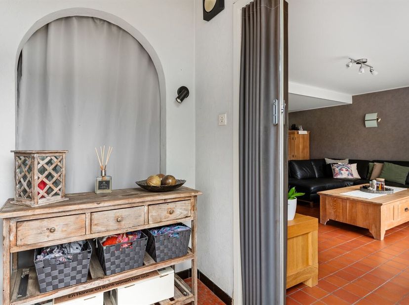 Laagbouw gezinswoning met 3 slaapkamers, garage en tuin<br />
Deze op te frissen laagbouw gezinswoning met 3 slaapkamers biedt heel wat mogelijkheden