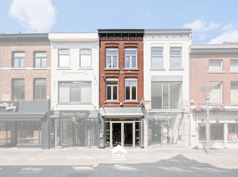 [[ DIT PAND NEEMT DEEL AAN DE ERA OPEN HUIZEN DAG OP 13/6 VAN 11:00 TOT 12:00 ]] je op zoek naar een instapklaar appartement met karakter én topliggin