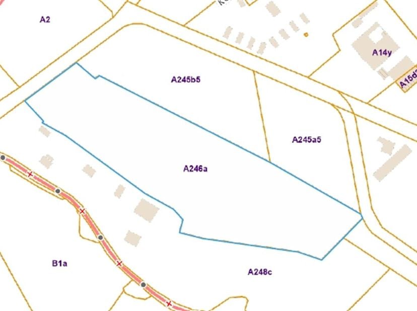 Recreatiegrond van 15182m²<br />
Ligging:<br />
De recreatiegrond is prachtig gelegen aan de Strandweg, op een rustige en groene locatie waar natuur,