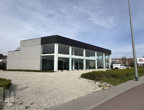                                         Bedrijfsgebouw te huur in Sint-Pieters-Leeuw, € 13.500
