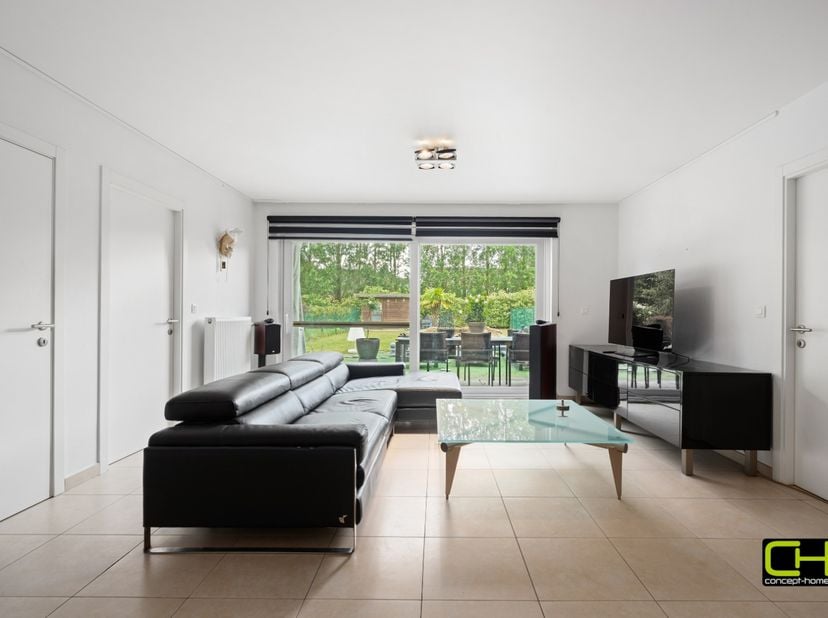 Dit instapklaar gelijkvloers appartement is gelegen in Residentie Villa dell'arte op een toplocatie vlakbij het centrum van Evergem.<br />
<br />
Het