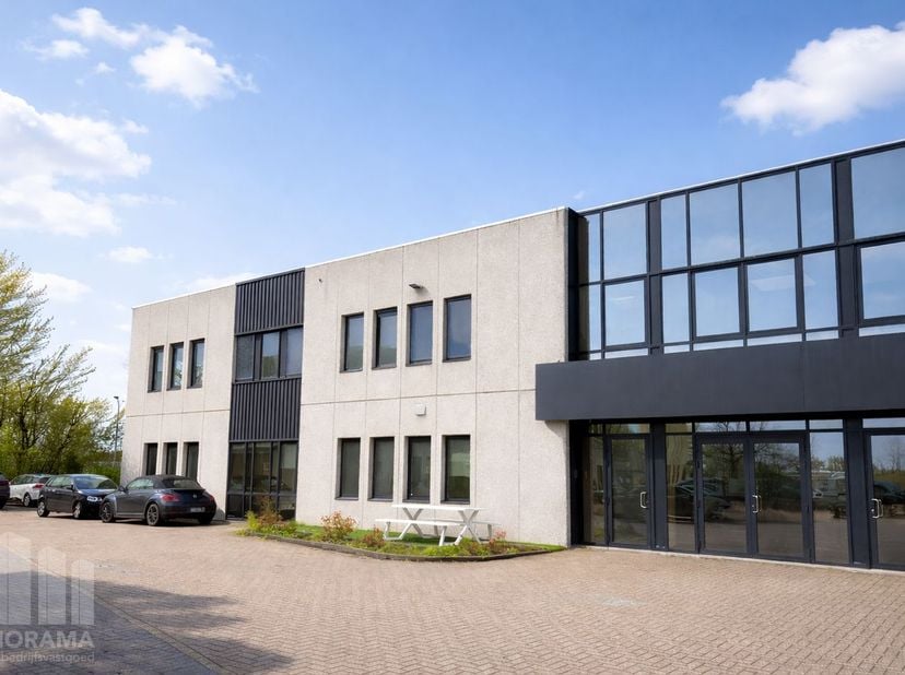 Kantoorruimte van 239 m² te huur in het&amp;nbsp;Sphere Business Park in Zellik, strategisch gelegen aan de rand van Brussel. Dankzij de ligging langs de