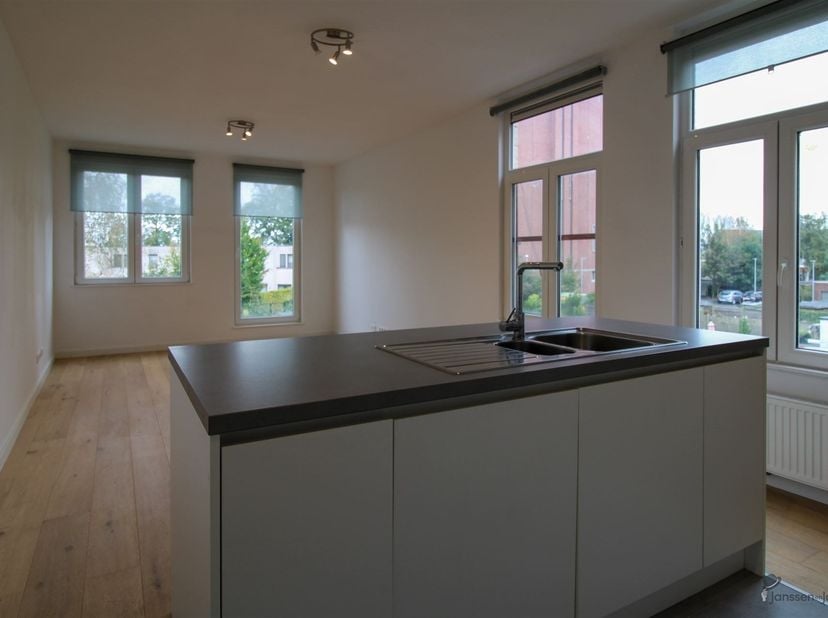 In dit mooi, instapklaar, vernieuwd duplex appartement kan u zeker gezellig wonen. Gelegen op wandelafstand van alle faciliteiten. Zeker een bezoek wa