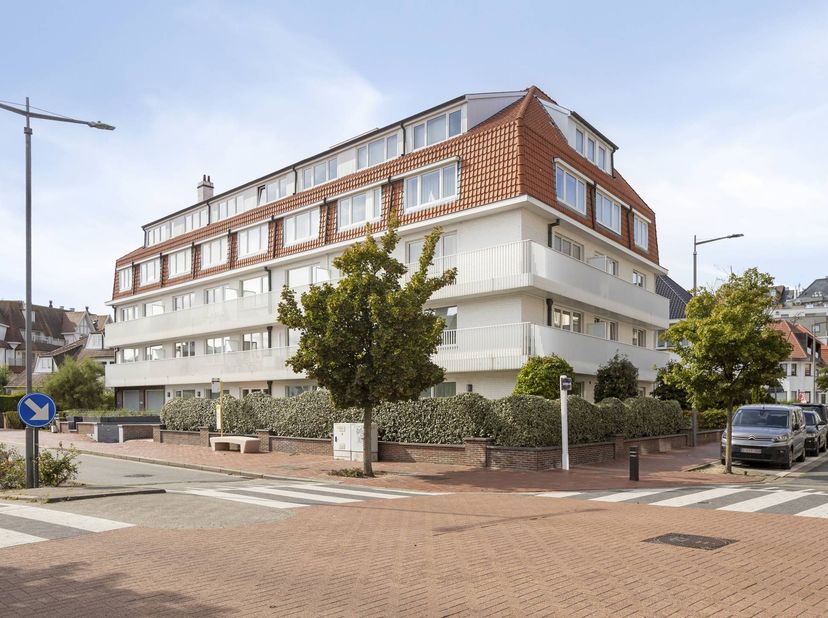 Appartement te koop in Bayauxlaan 40 bus 35,
                    8300 Knokke