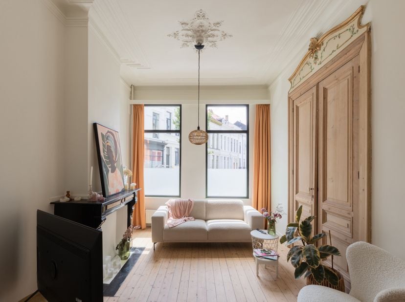 In een rustige straat van de geliefde Harmoniewijk bevindt zich dit charmante herenhuis dat authenticiteit en wooncomfort op een unieke manier combine