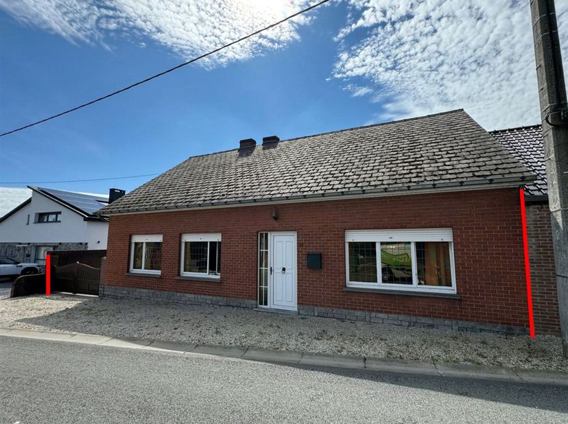 Prix: Offre à partir de 275.000 euros, frais d'agence non inclus et à charge de l'acquéreur. <br />
<br />
Actuellement de plain-pied, maison à réno