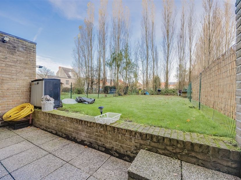 Instapklaar 2 slaapkamer appartement met gezellige tuin in een rustige woonwijk te Ekeren. <br />
Ideaal gelegen vlakbij de Antwerpse haven en op enk