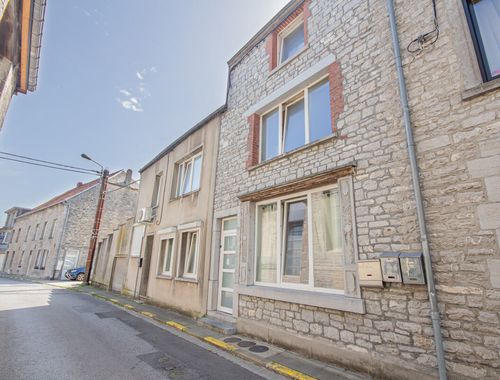                                         Bâtiment commercial à vendre à Mariembourg, € 235.000
