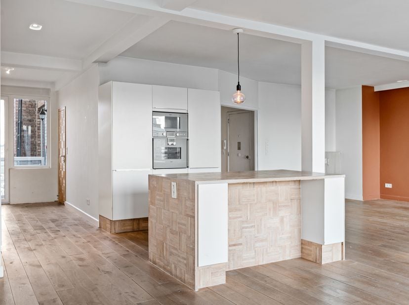 Cet appartement unique est situé en plein cœur d’Anvers, sur la réputée Mechelsesteenweg. Grâce à la proximité des meilleurs hotspots, des liaisons ai