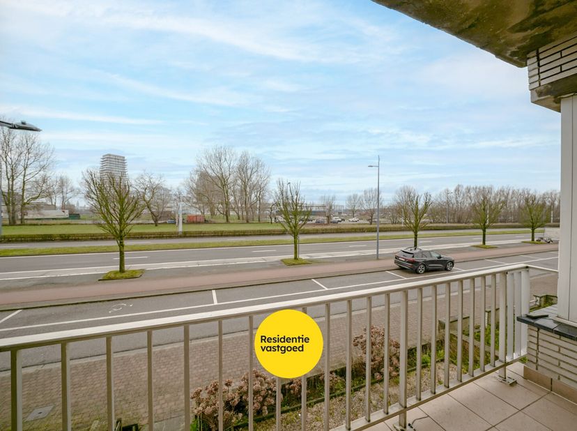 Dit appartement is gelegen op de eerste verdieping van een verzorgd gebouw in Oostende (Opex) en combineert een praktische indeling met een gunstig EP