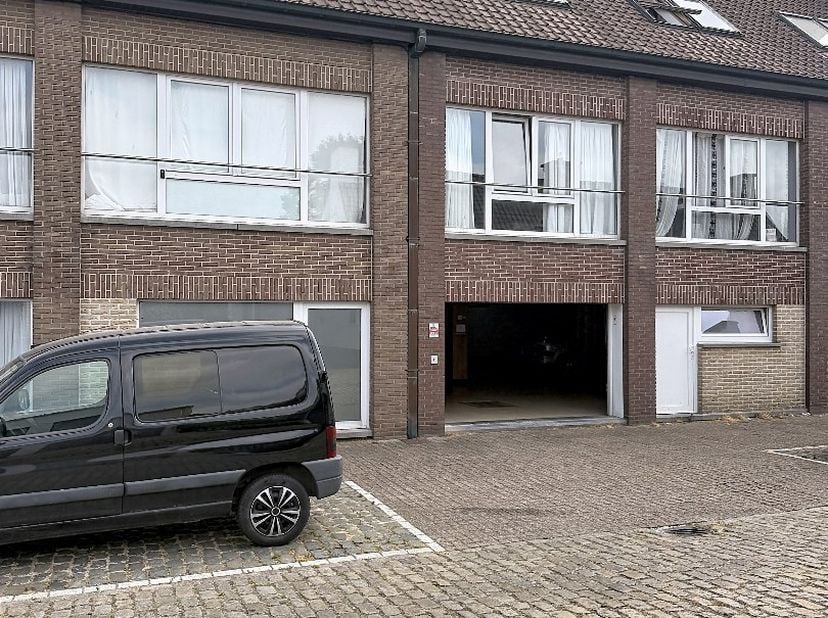 Deze studio is gelegen op wandelafstand van het stadscentrum, kortbij de Westlaan en het Kerelsplein. <br />
<br />
De indeling is als volgt: Lift - I