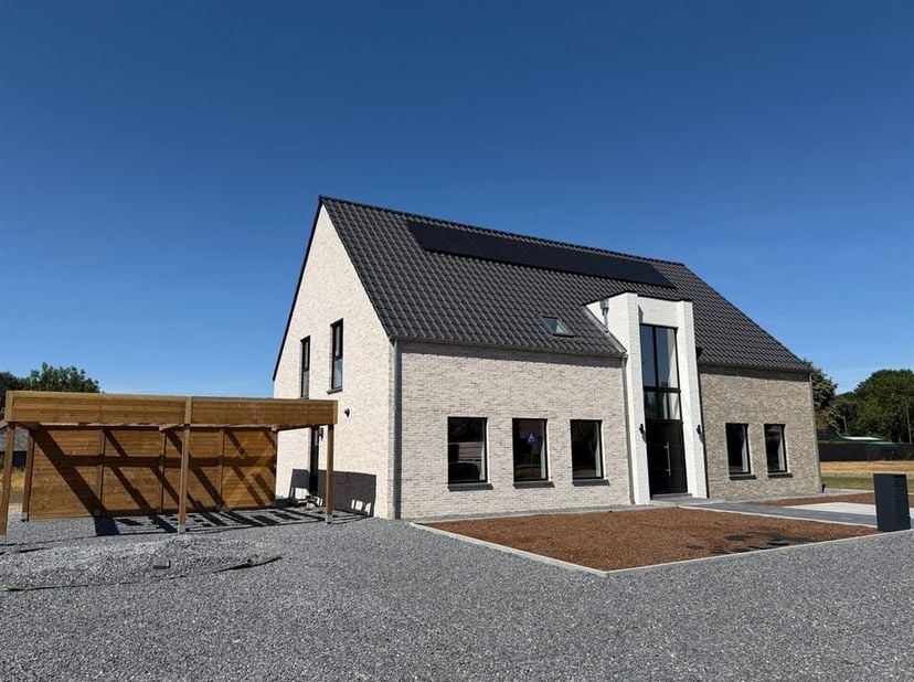 Stijlvolle polyvalente nieuwbouwwoning met een aparte wooneenheid, ideaal als studio, extra gastenverblijf, kangoeroewoning of vrij beroep! <br />
<b