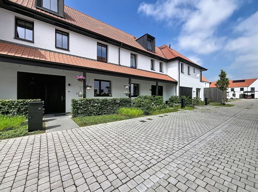 BEZOEK AANVRAGEN VIA ONZE WEBSITE!<br />
Hoe vraag ik een bezoek aan?<br />
TROEVEN<br />
- Modern &amp;amp; Energiezuinig<br />
- Unieke &amp;amp; Gunstige l