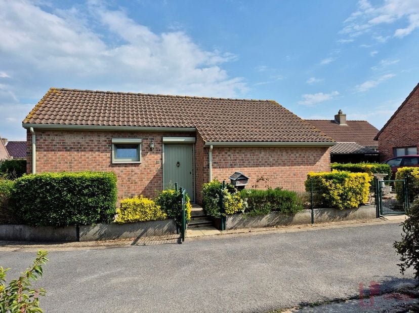 Ce charmant bungalow se situe dans le domaine de vacances Kristinapark, à seulement 1,5 km de la plage.<br />
Le jardin ensoleillé avec terrasse, expo
