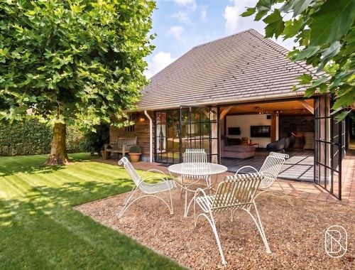                                         Villa te koop in Oostrozebeke, € 825.000
