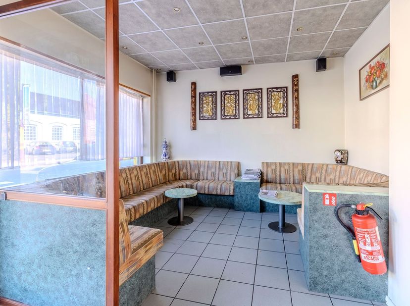 Handelspand met achterliggende tuin en bovenliggend appartement met  4 slaapkamers in het centrum Berlaar-Heikant! <br />
<br />
Dit commerciële pan