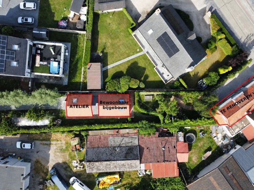 Maison à rénover avec annexe habitable à vendre à Oeselgem Cette maison à rénover offre de nombreuses possibilités. Elle est implantée sur un vaste te