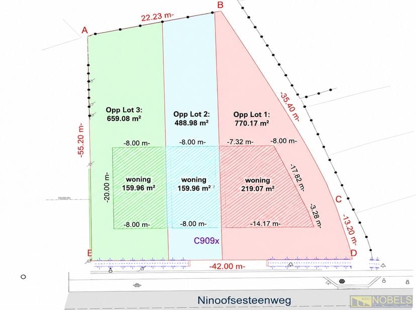 RUIME PROJECTGROND (1.948M²) met DRIE BOUWLOTEN en een STRAATBREEDTE VAN 42 METER, ideaal voor de realisatie van drie gezinswoningen. Deze projectgron