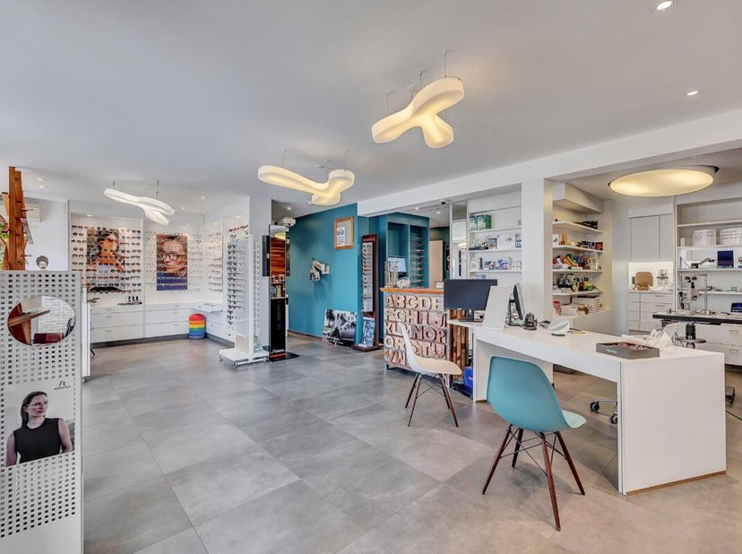Bedrijfsvastgoed te koop in Gemeenteplein 3,
                    1602 Vlezenbeek
