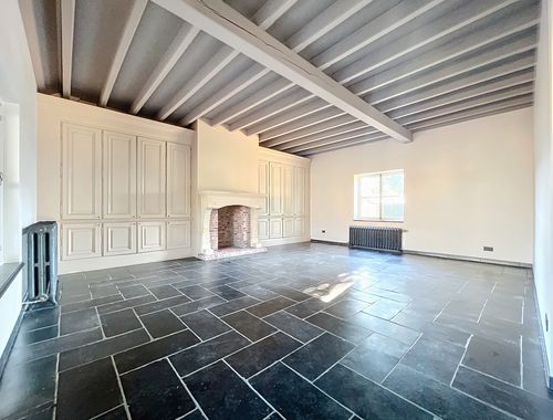                                        Bureaux à louer à Mouscron, € 1.300

