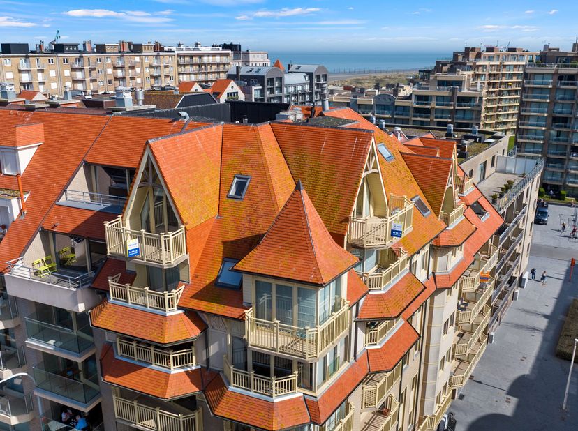 Découvrez cet appartement spacieux et lumineux, idéalement situé dans un emplacement de premier choix à proximité immédiate de la digue. Vous profitez