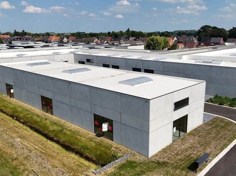 - Nieuwe KMO-units te Ichtegem -<br />
In de Industriestraat te Ichtegem transformeert Global Estate Group de voormalige Dupon Biscuits-site  bekend v