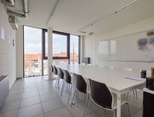                                         Kantoorruimte te huur in Roeselare, € 300
