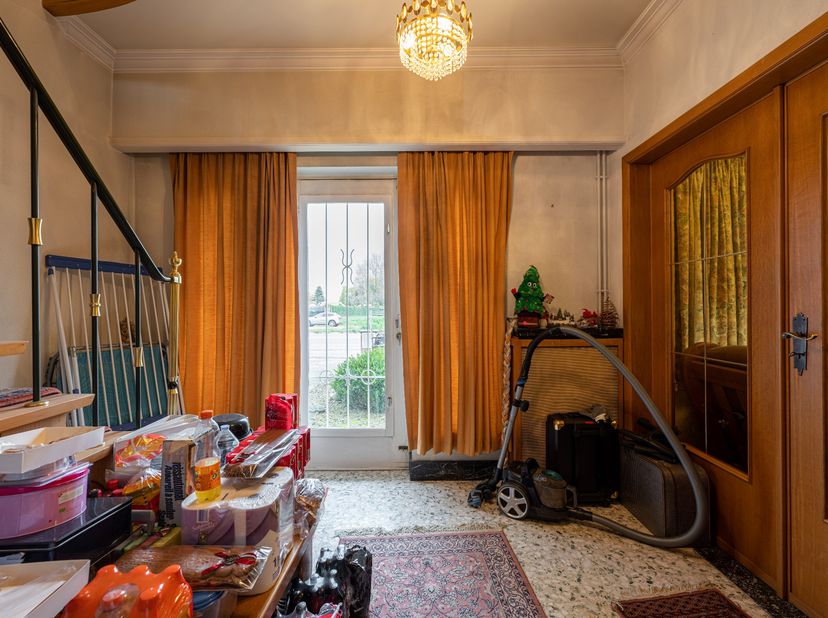 Op een centrale locatie te Boechout vinden we deze charmante te renoveren vrijstaande woning met leuke tuin. De ligging geniet van een uitstekende ber