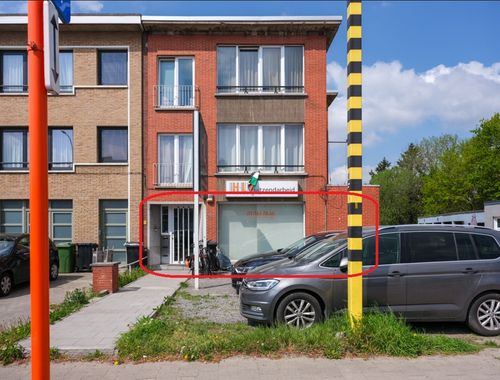                                        Bien commercial avec habitation à vendre à Wommelgem, € 299.000
