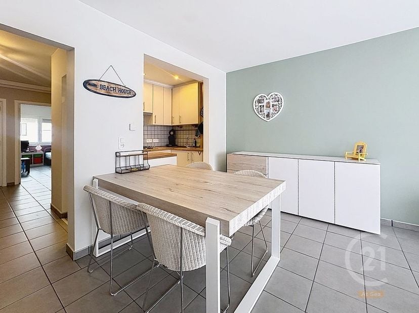 Ontdek dit prachtig gerenoveerde appartement, ideaal gelegen in het hart van Westende-Bad, op wandelafstand van winkels, horeca en het strand.<br />
B
