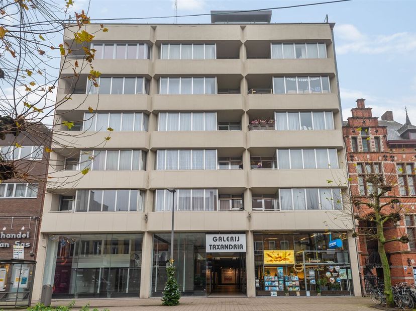 Multifunctionele handels-/kantoorruimte in centrum Turnhout<br />
Locatie:<br />
De handelsruimte bevindt zich in "Galerij Taxandria" in het centrum v