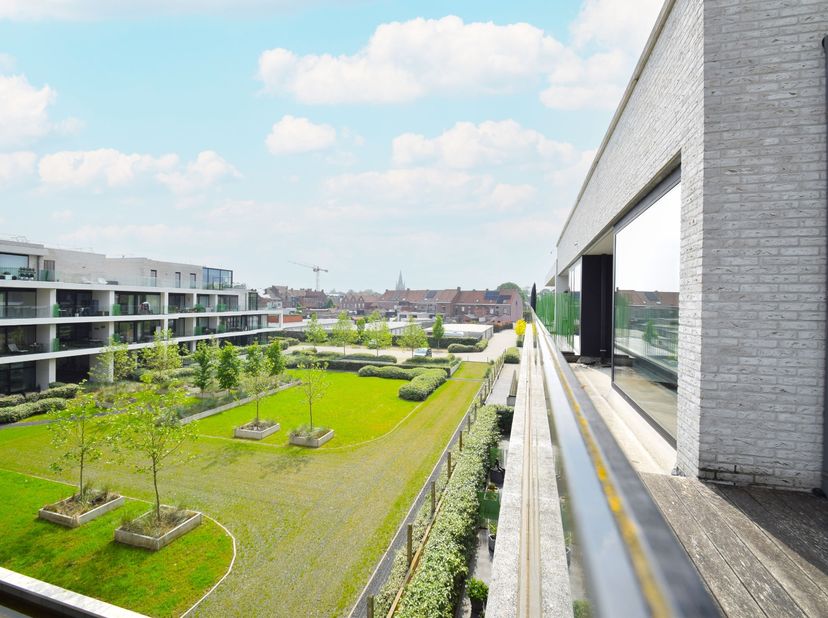 Welkom in Residentie Infinity. Deze prachtige nieuwbouwrealisatie is een begrip voor kwaliteit en design&amp;nbsp;in een oase van groen en rust te Ieper.<