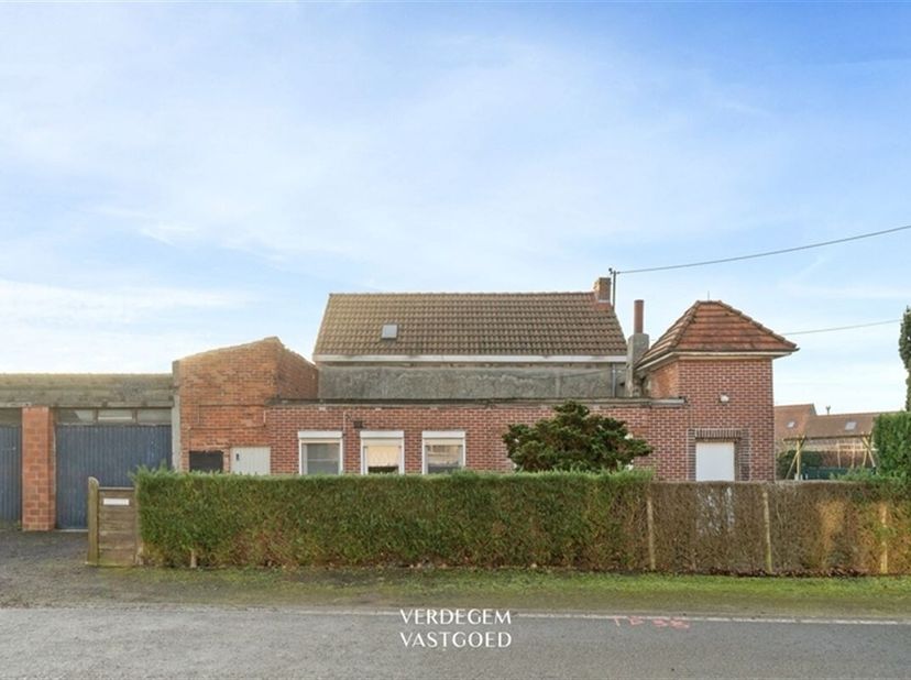 Ligging<br />
Toerist in eigen dorp, Boekhoute is een trekpleister voor fietsers en wandelaars. <br />
Met de Sint-Jorispolder, Laureinspolder, Kapell