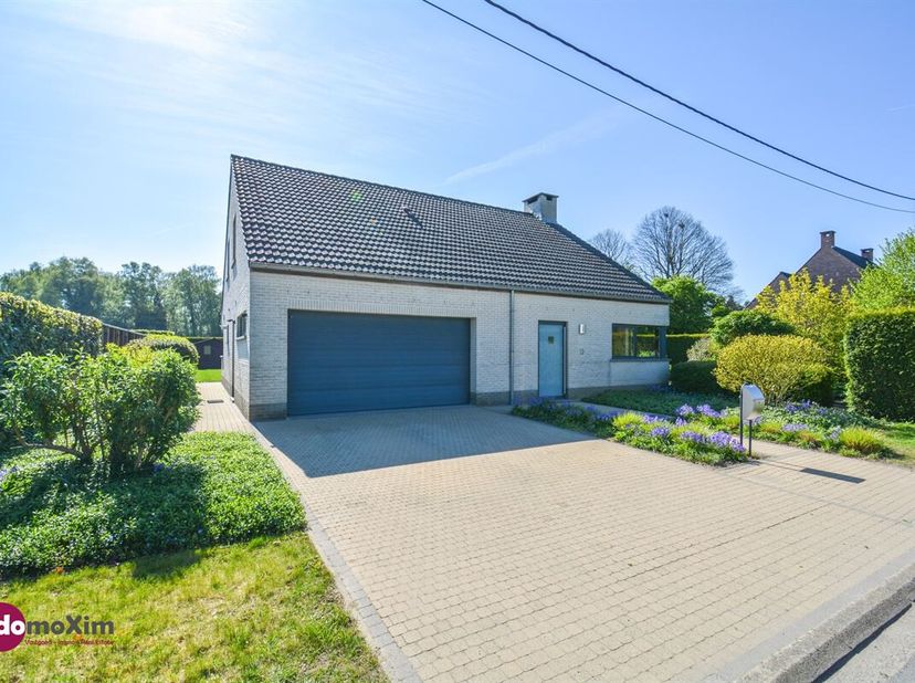 Mooie instapklare woning met 4 slaapkamers in Hever<br />
Op zoek naar een instapklare gezinswoning op een rustige, maar strategische ligging? Dan zal