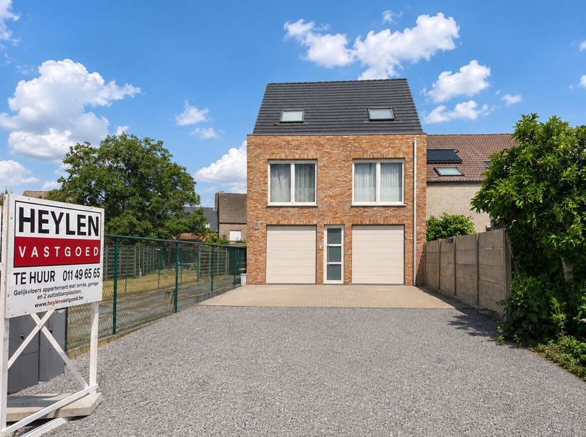 Gelijkvloers appartement met terras, garage en 2 autostaanplaatsen<br />
Ligging<br />
Dit verzorgde gelijkvloers appartement is gelegen aan Rijpad 4