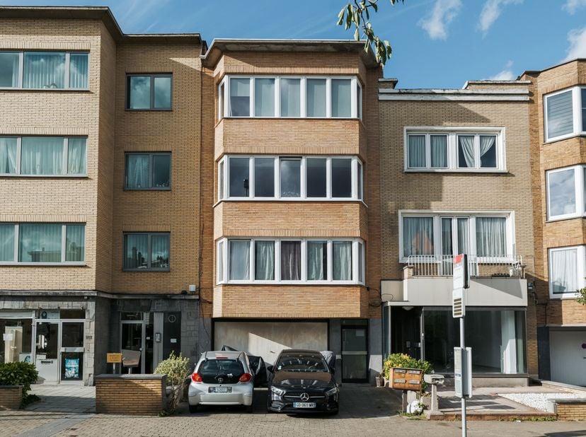 SINT-LAMBRECHTS- WOLUWE, ideaal gelegen aan de Avenue de Mai, in de onmiddellijke nabijheid van alle voorzieningen, opbrengsteigendom met 3 wooneenhed