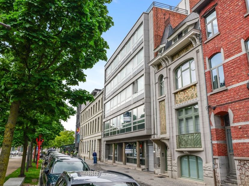 Op een uitstekende ligging aan de Guffenslaan 28 bus 8 in Hasselt bevindt zich dit aangename appartement op de tweede verdieping. Met een bewoonbare o
