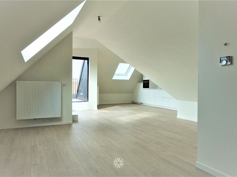 GENT - Herderstraat 1: Op zoek naar een ruime nieuwbouw studio met terras te huur in Gent? Dan is dit pand mogelijk iets voor u.<br />
De belangrijkst