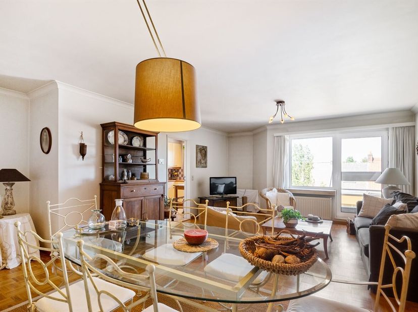 INSTAPKLAAR APPARTEMENT MET TWEE TERRASSEN EN GARAGE<br />
Dit instapklare appartement is gelegen in Duffel, op korte afstand van scholen, winkels en