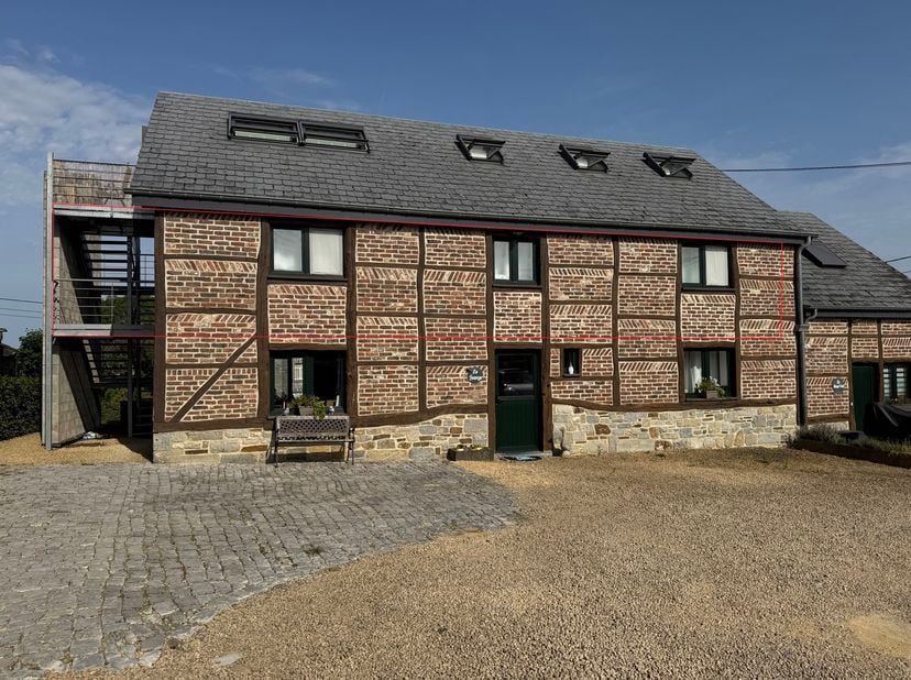 À louer à Oppagne (commune de Durbuy), agréable appartement situé au premier étage d’un petit immeuble, disponible à partir du 1er décembre 2026. <br