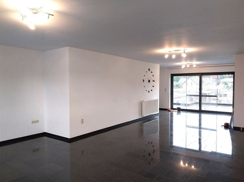 Demandez une visite via info@optimusvastgoed.be !<br />
À LOUER : Appartement duplex très spacieux à Zolder !<br />
Ce spacieux appartement est situé