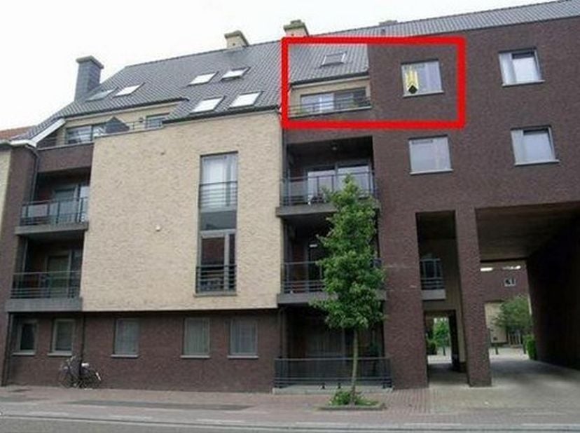 Ontdek dit prachtige appartement gelegen in de Koning Albertlaan in Maaseik. Deze moderne woning, gebouwd in 2006, biedt een ideale locatie voor wie c