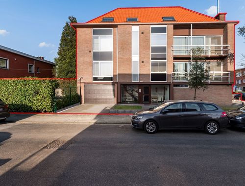                                         Appartementsgebouw te koop in Wilrijk, € 635.000
