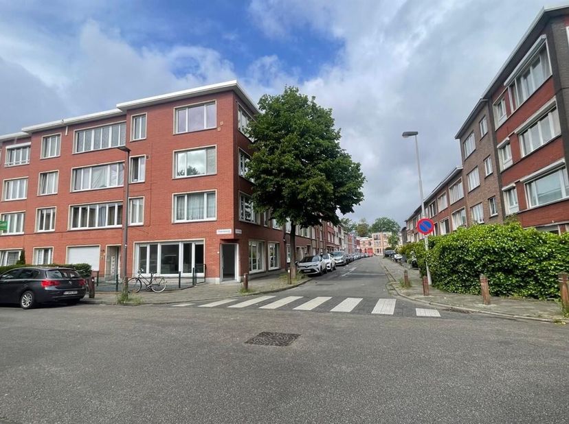 Prachtig 1-slaapkamer gelijkvloers appartement in Deurne <br />
Ligging: <br />
Het appartement is gelegen in Deurne in een woonwijk. Alle faciliteite